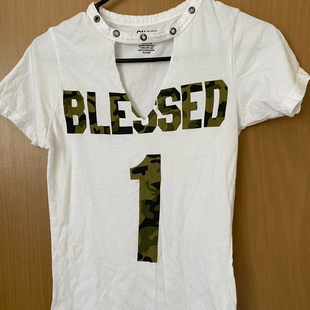 White/camouflage short sleeve shirt